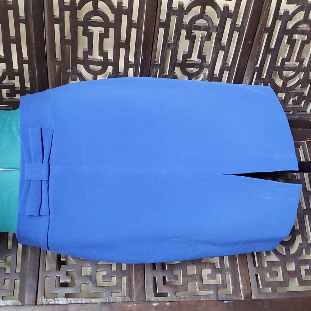 Banana Republic size 4 royal blue pencil skirt